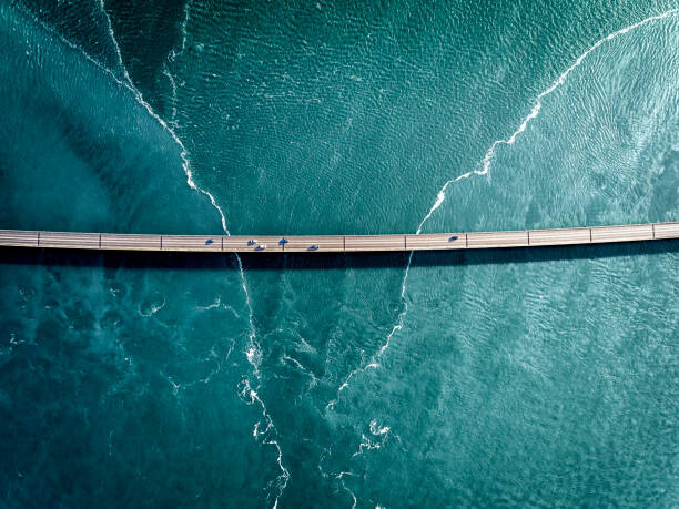 HRAUN Umělecká fotografie Driving on a bridge over deep blue water, HRAUN, (40 x 30 cm)