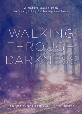 Walking Through Darkness: A Nature-Based Path to Navigating Suffering and Loss (Ingerman Sandra)(Paperback)