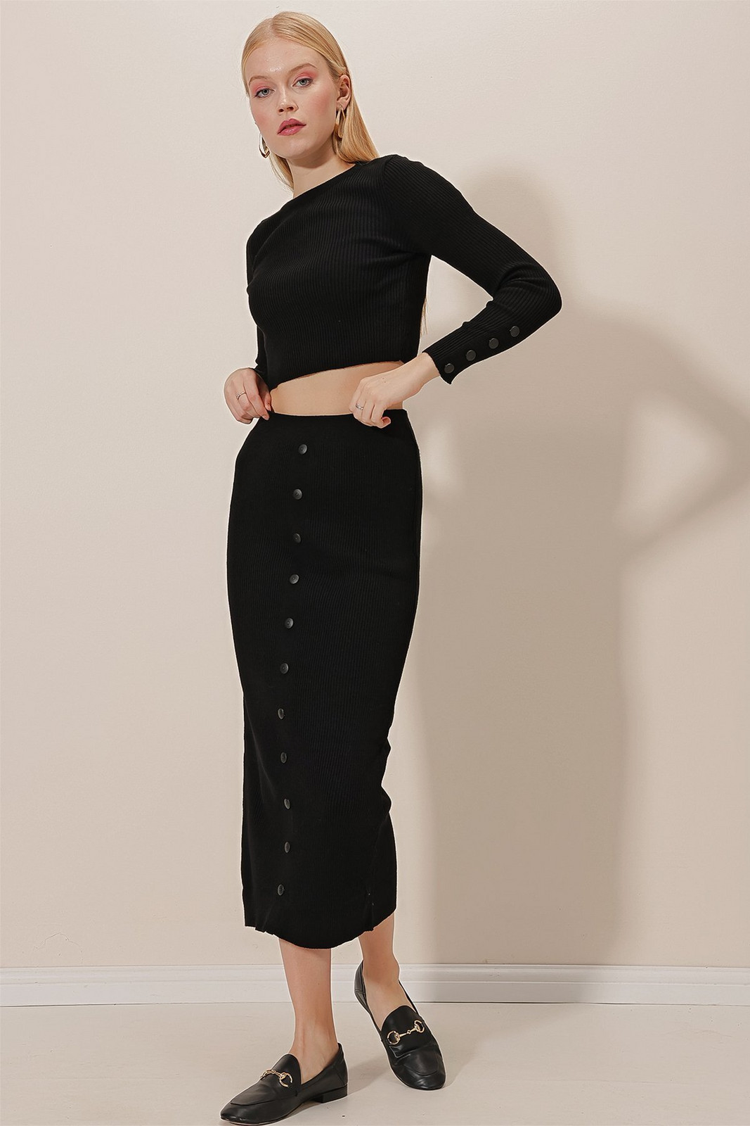 HAKKE Women's Skirt-Length Buttoned Knitwear Bottom-Top Set