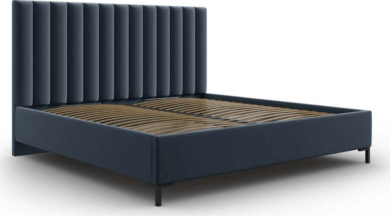 Tmavě modrá čalouněná dvoulůžková postel s úložným prostorem s roštem 180x200 cm Casey – Mazzini Beds