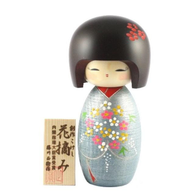 Japonská panenka Kokeshi Hanatsumi - 17,5 cm