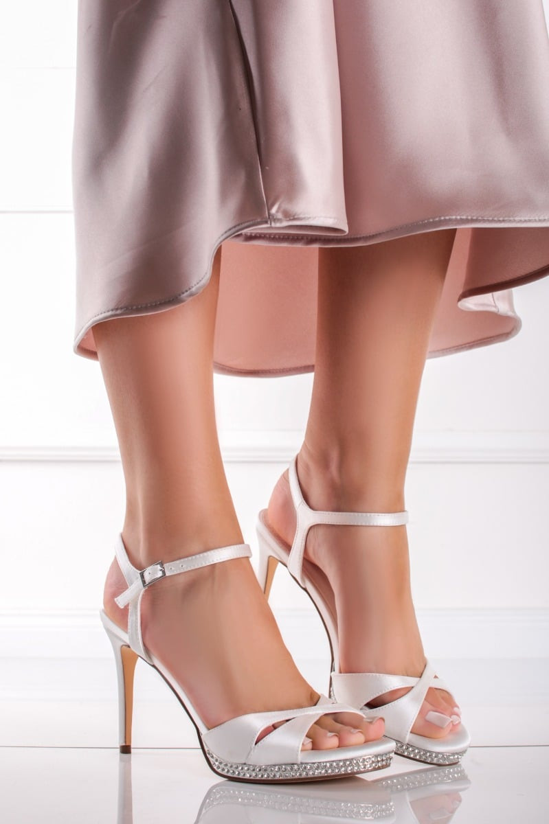 Smetanové svatební sandály na tenkém podpatku Wiglaf