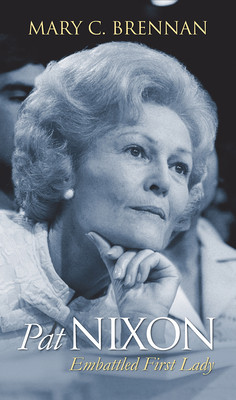 Pat Nixon: Embattled First Lady (Brennan Mary C.)(Paperback)