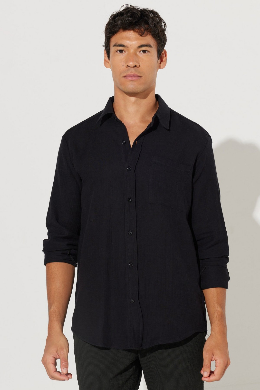 AC&Co / Altınyıldız Classics Men's Black Comfort Fit Wide Cut Classic Collar 100% Cotton Muslin Shirt