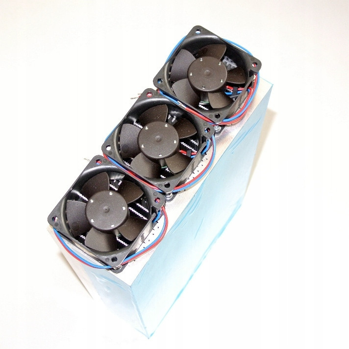 300mm radiátor s 12V ventilátory LAV830012