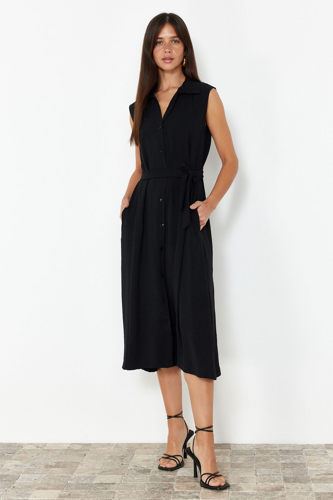 Trendyol Black Sleeveless Shirt with Black Plain Belt
