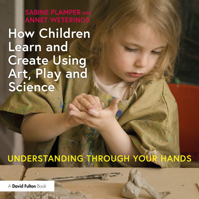 How Children Learn and Create Using Art, Play and Science: Understanding Through Your Hands (Plamper Sabine)(Paperback)