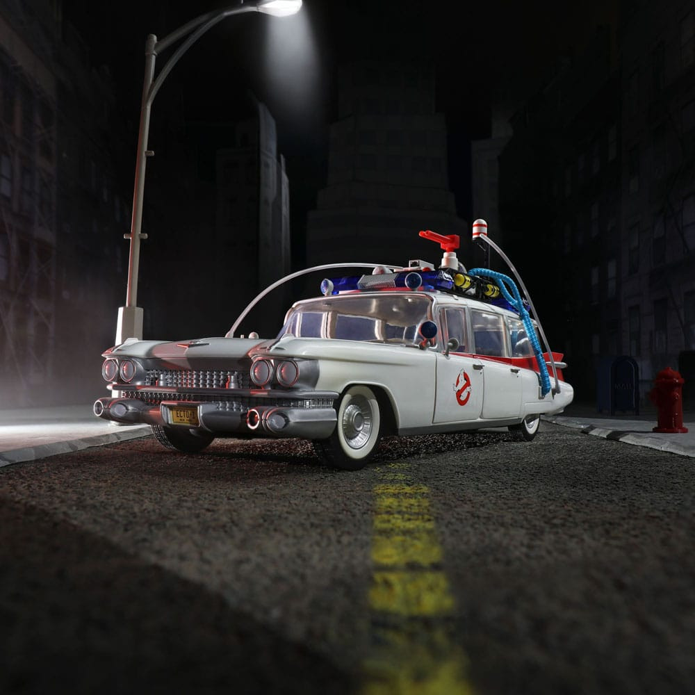 Hasbro | Ghostbusters - sběratelský model 1/18 Ecto-1 (1984) Plasma Series