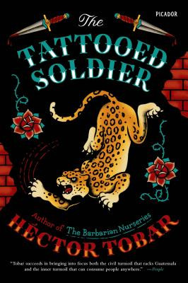 The Tattooed Soldier (Tobar Hctor)(Paperback)