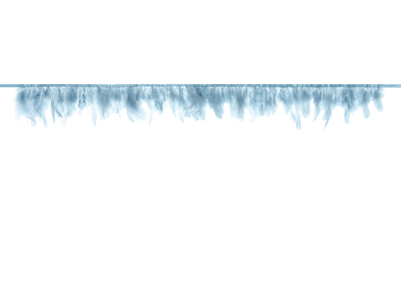 Girlanda z peří, světle mlhavá modrá, délka 1m