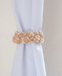 Ozdoba na záclony nebo závěsy béžová s bambulkami se stříbrnou n