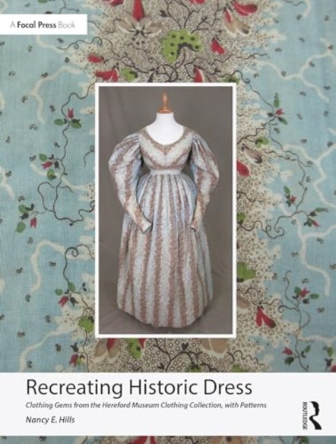 Recreating Historic Dress: Clothing Gems from the Hereford Museum Clothing Collection, with Patterns (Hills Nancy E.)(Paperback)