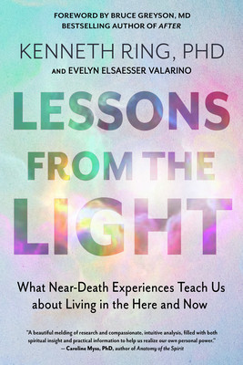 Lessons from the Light: What Near-Death Experiences Teach Us about Living in the Here and Now (Ring Kenneth)(Paperback)