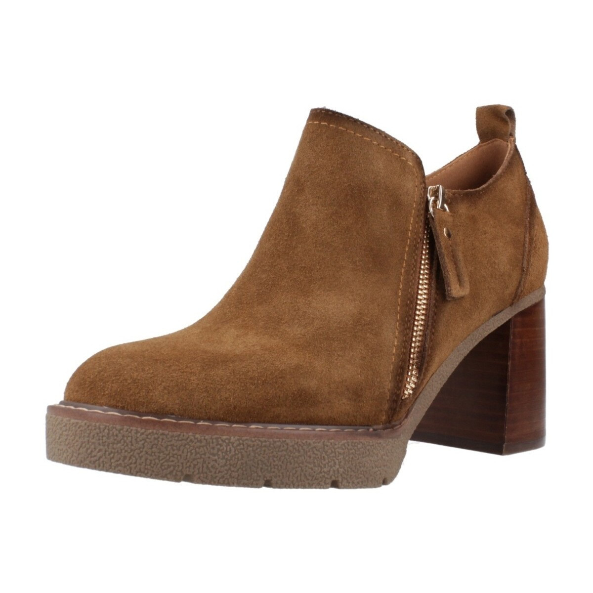 Carmela  16186001C  Hnědá