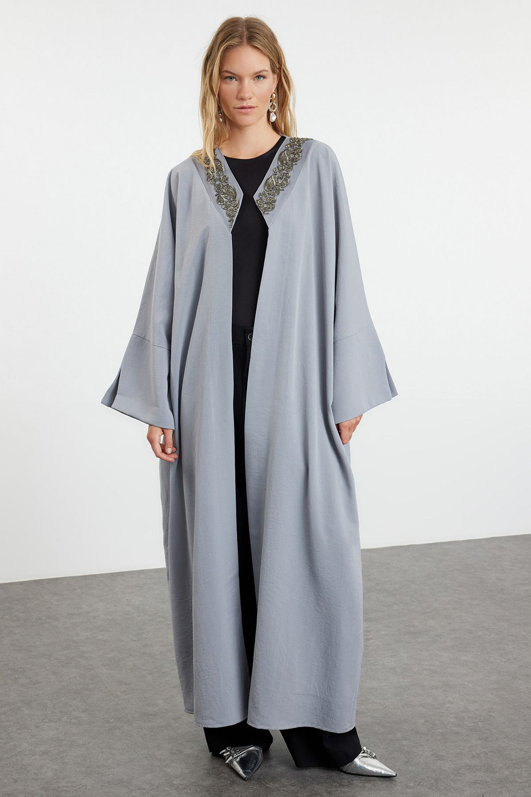 Trendyol Gray Embroidery Accessory Detailed Woven Cap & Abaya & Abaya