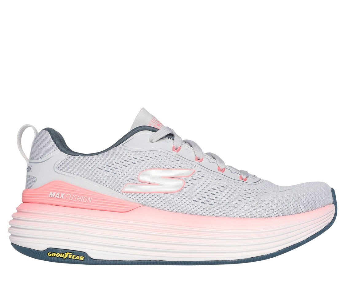 Skechers max cushioning suspe 36
