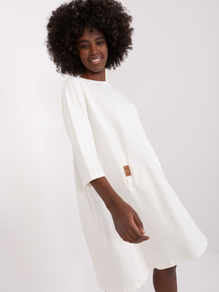 Fashionhunters Ecru volné bavlněné šaty Dalenne Velikost: S/M