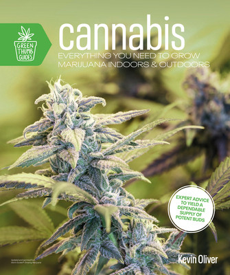 Cannabis: Everything You Need to Grow Marijuana Indoors and Outdoors (Oliver Kevin)(Paperback)
