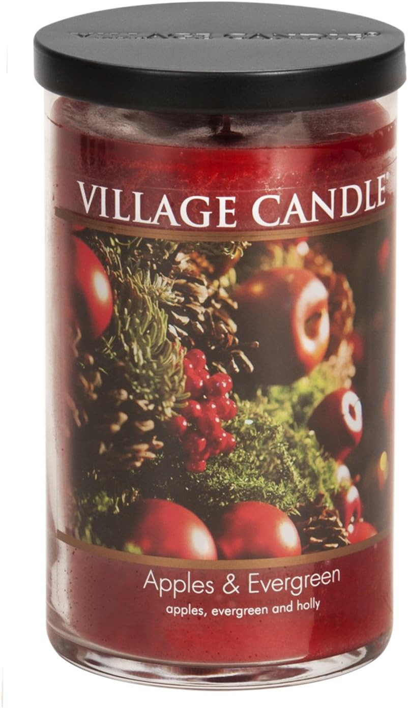 Village Candle Vonná svíčka Jablko & Cesmína (Apples & Evergreen) 538 g