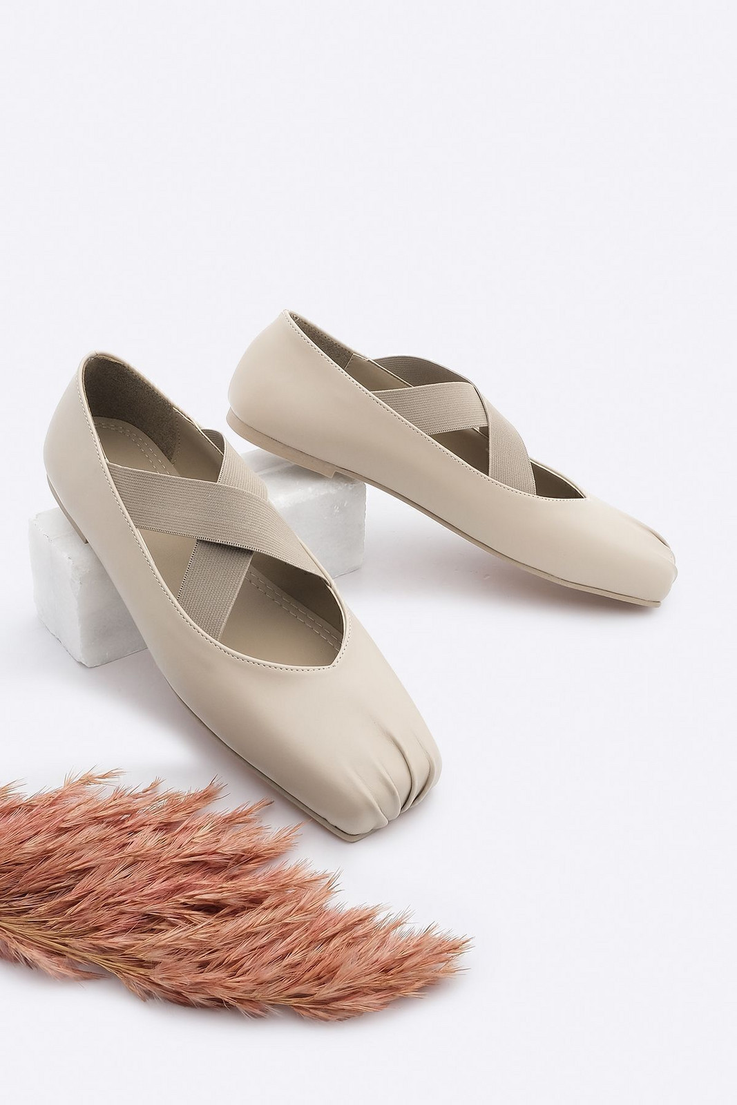 Marjin Women's Flat Toe, Cross-Strapped, Pleat Detailed Ballerinas, Volesya Beige