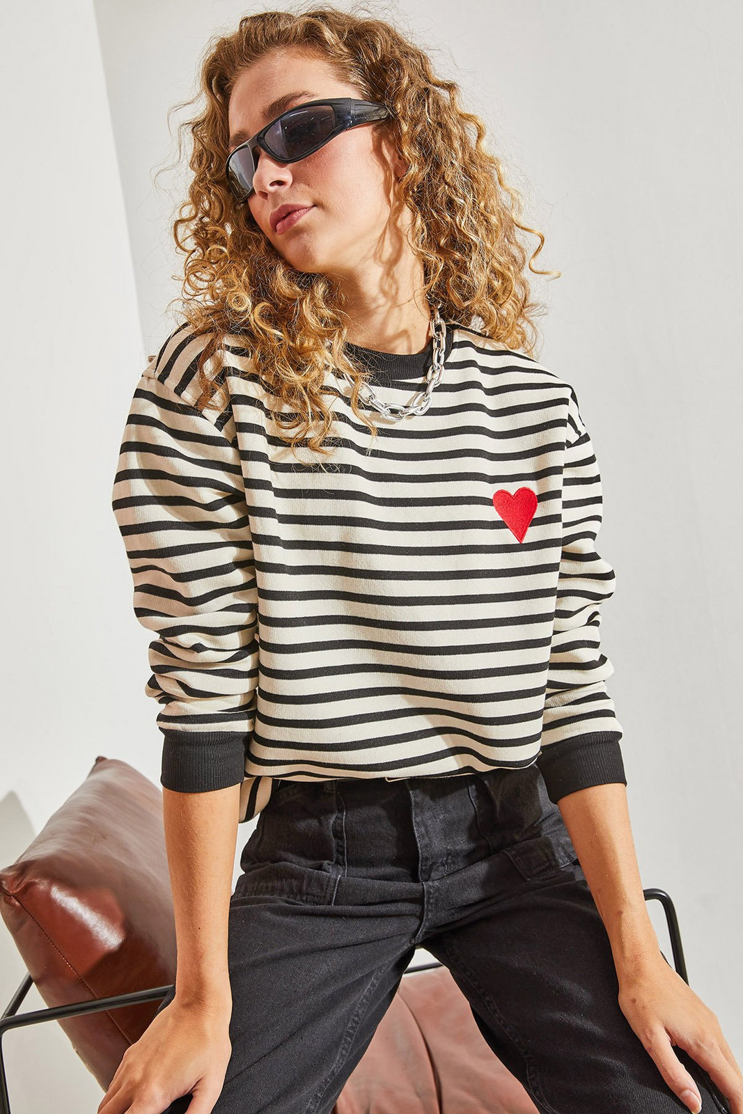 Bianco Lucci Women's Striped Heart Printed Sweatshirt