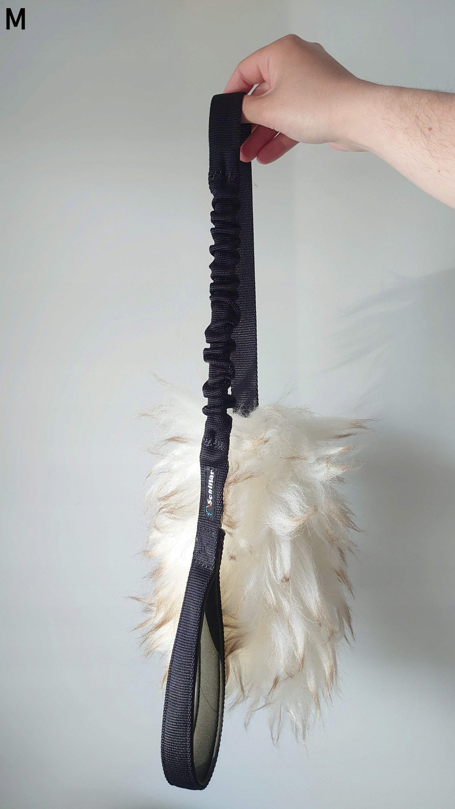 Přetahovadlo hračka z přírodní ovce velikost M pro psa muflon černé dlouhé