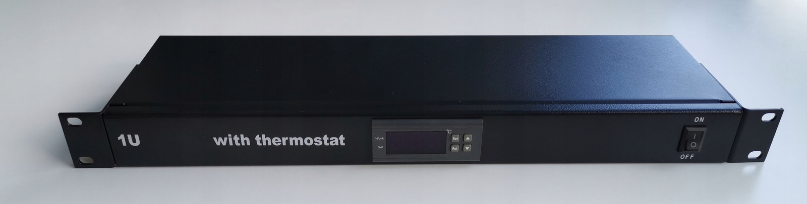 Digitální termostat Rack 19