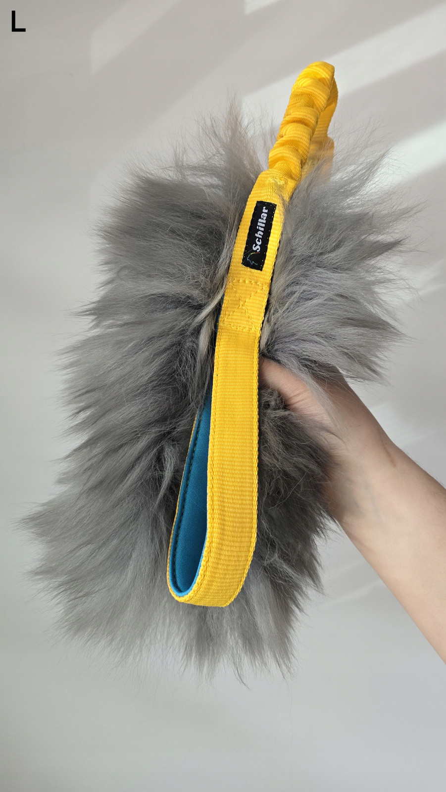 Přetahovadlo hračka z přírodní ovce velikost L pro psa šedé