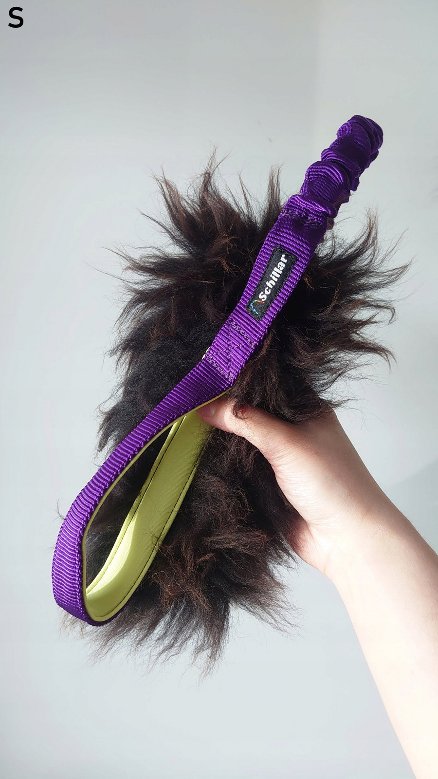 Přetahovadlo hračka z přírodní ovce velikost S pro psa hnědá barevná