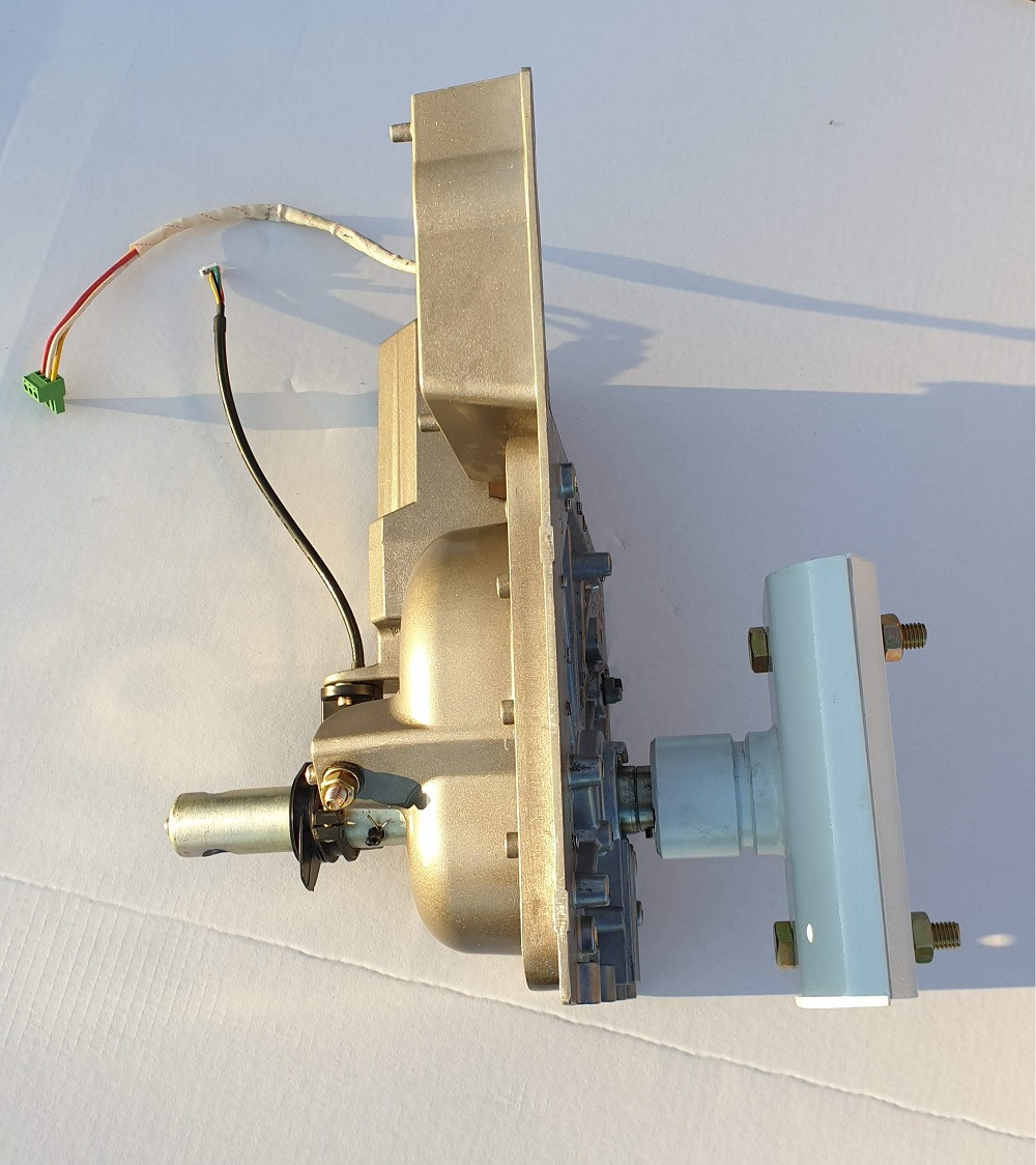 Převodovka s motorem pro závoru 6m