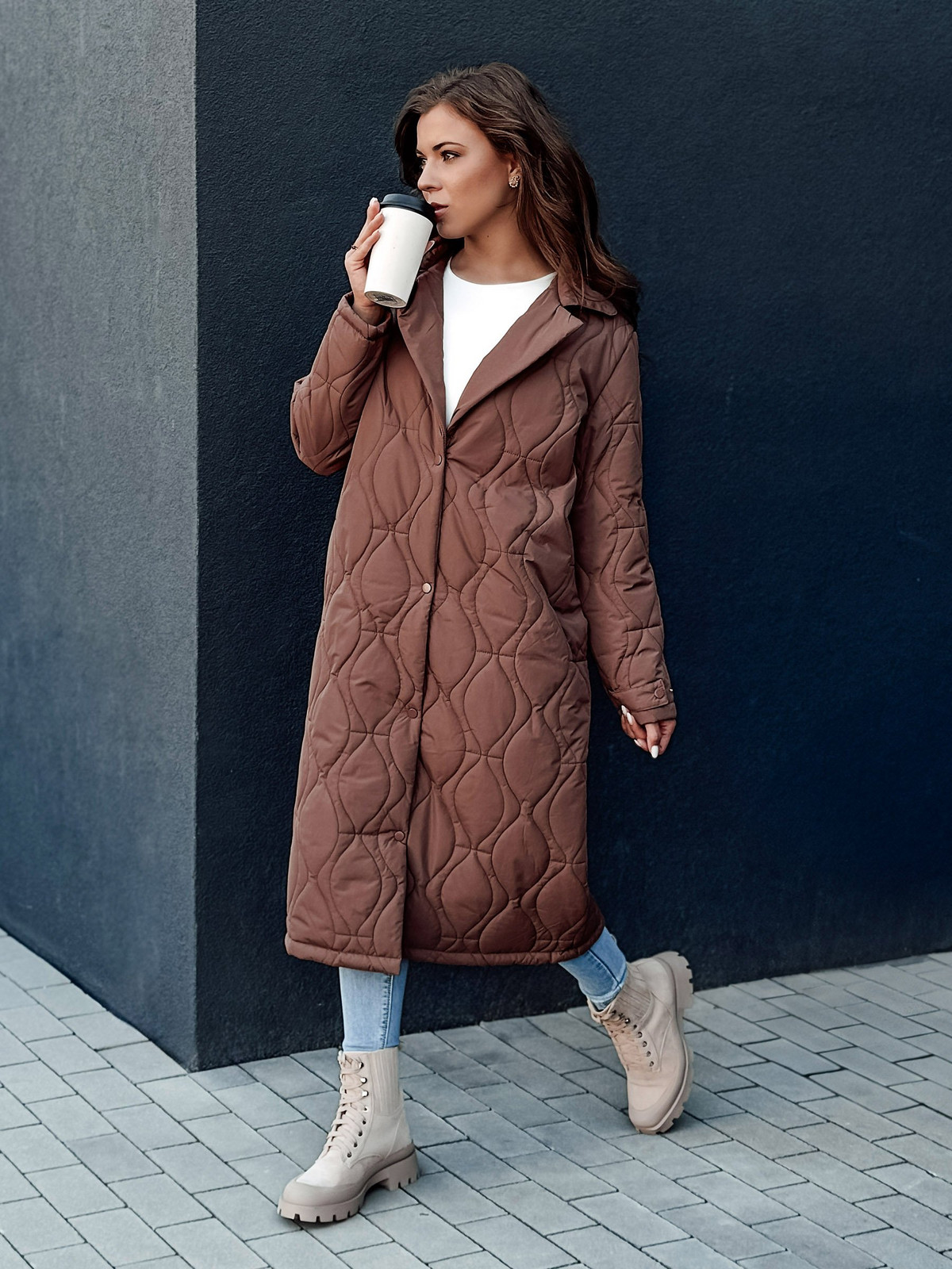 Dámský prošívaný dlouhý kabát TRENDIFY hnědý Dstreet