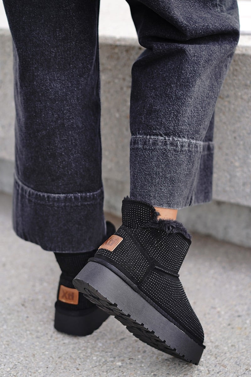 Černé sněhule na platformě 142942