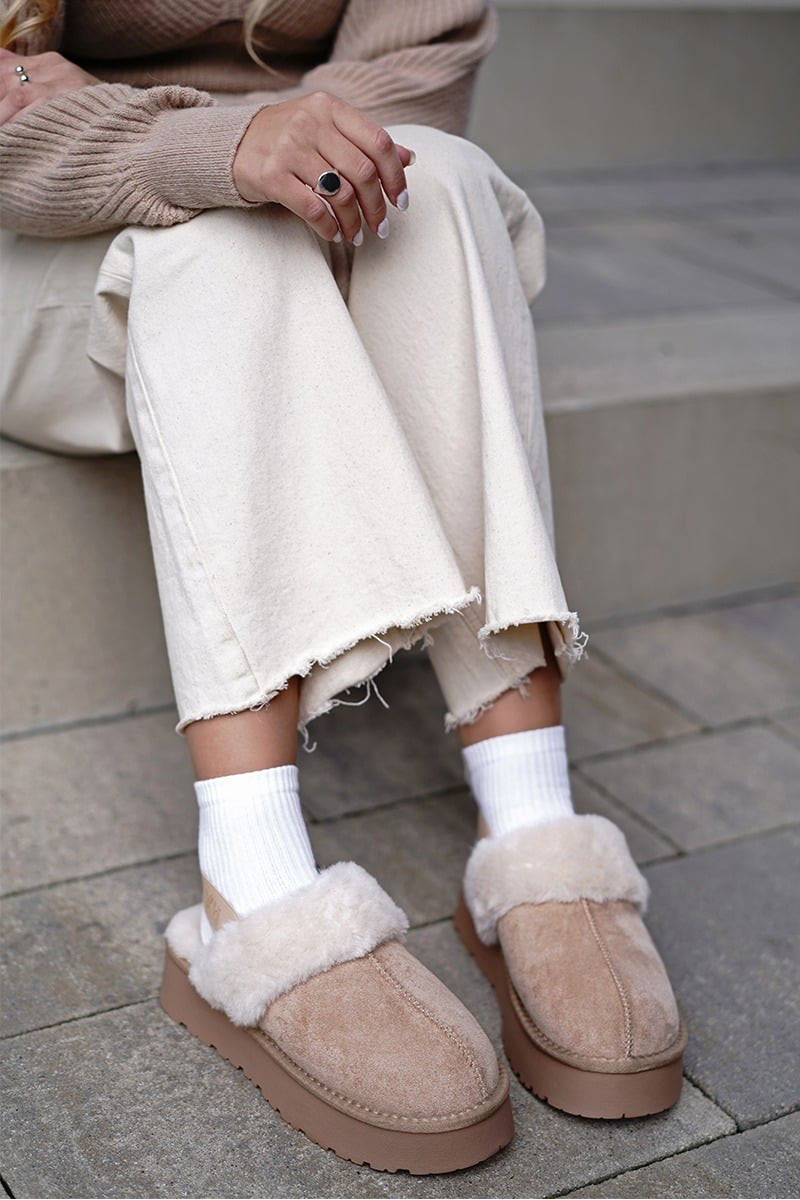 Béžové pantofle s kožešinou 143488