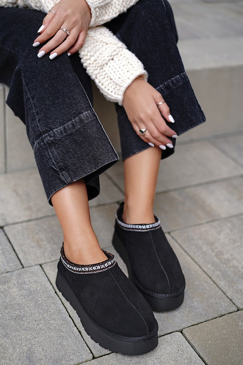 Černé pantofle na platformě 143237