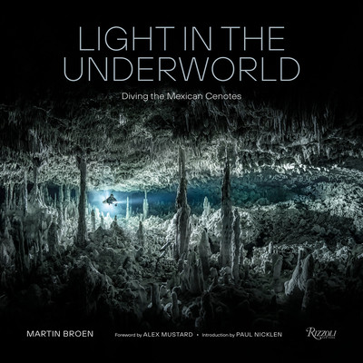 Light in the Underworld: Diving the Mexican Cenotes (Broen Martin)(Pevná vazba)