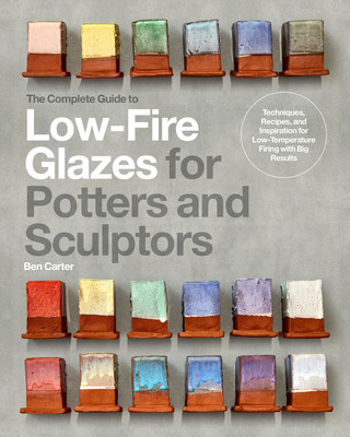 The Complete Guide to Low-Fire Glazes for Potters and Sculptors: Techniques, Recipes, and Inspiration for Low-Temperature Firing with Big Results (Carter Ben)(Pevná vazba)