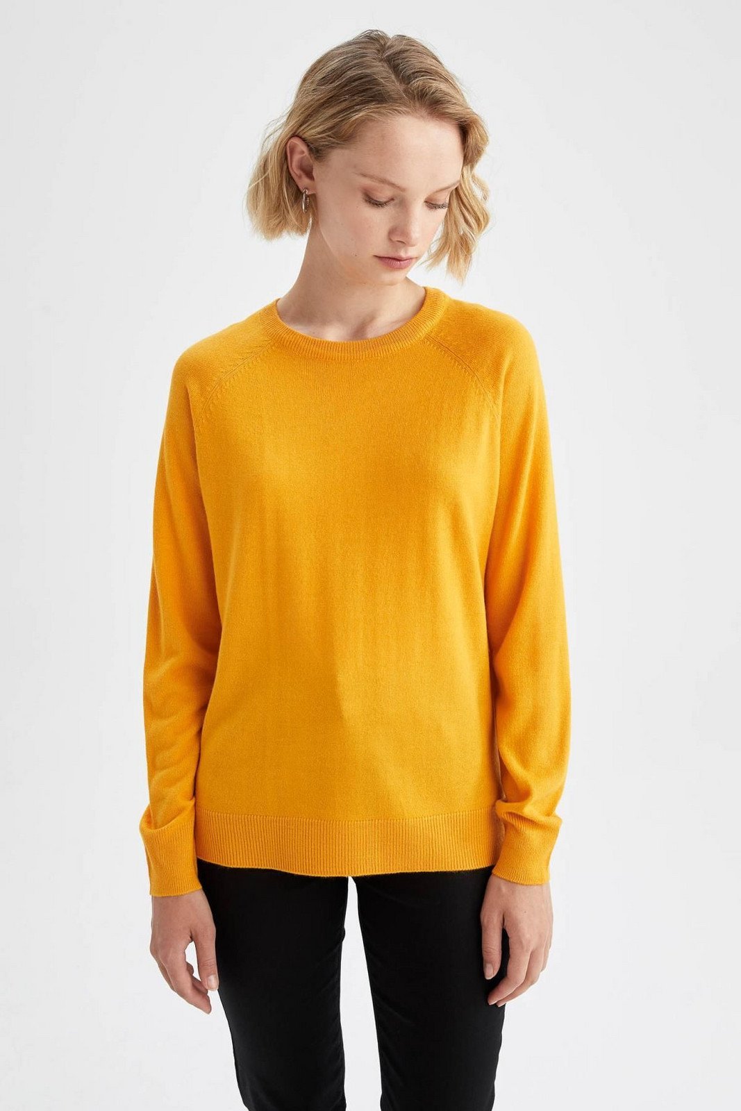 DEFACTO Relax Fit Crew Neck Cashmere Textured Extra Soft Sweater
