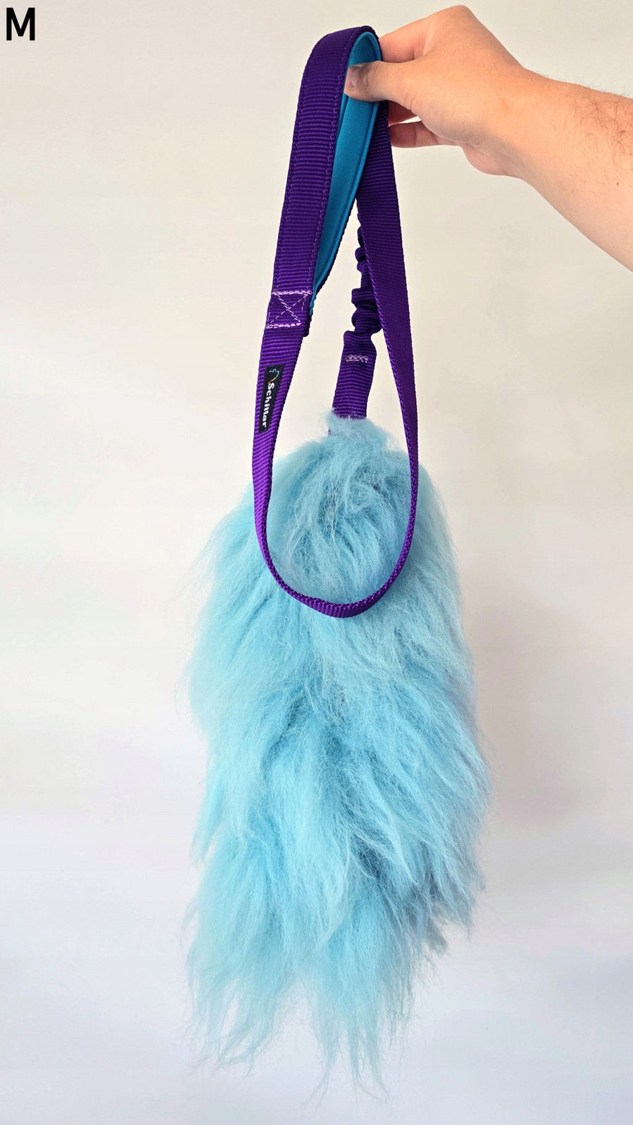 Přetahovadlo hračka z přírodní ovce velikost M pro psa modrá barevná