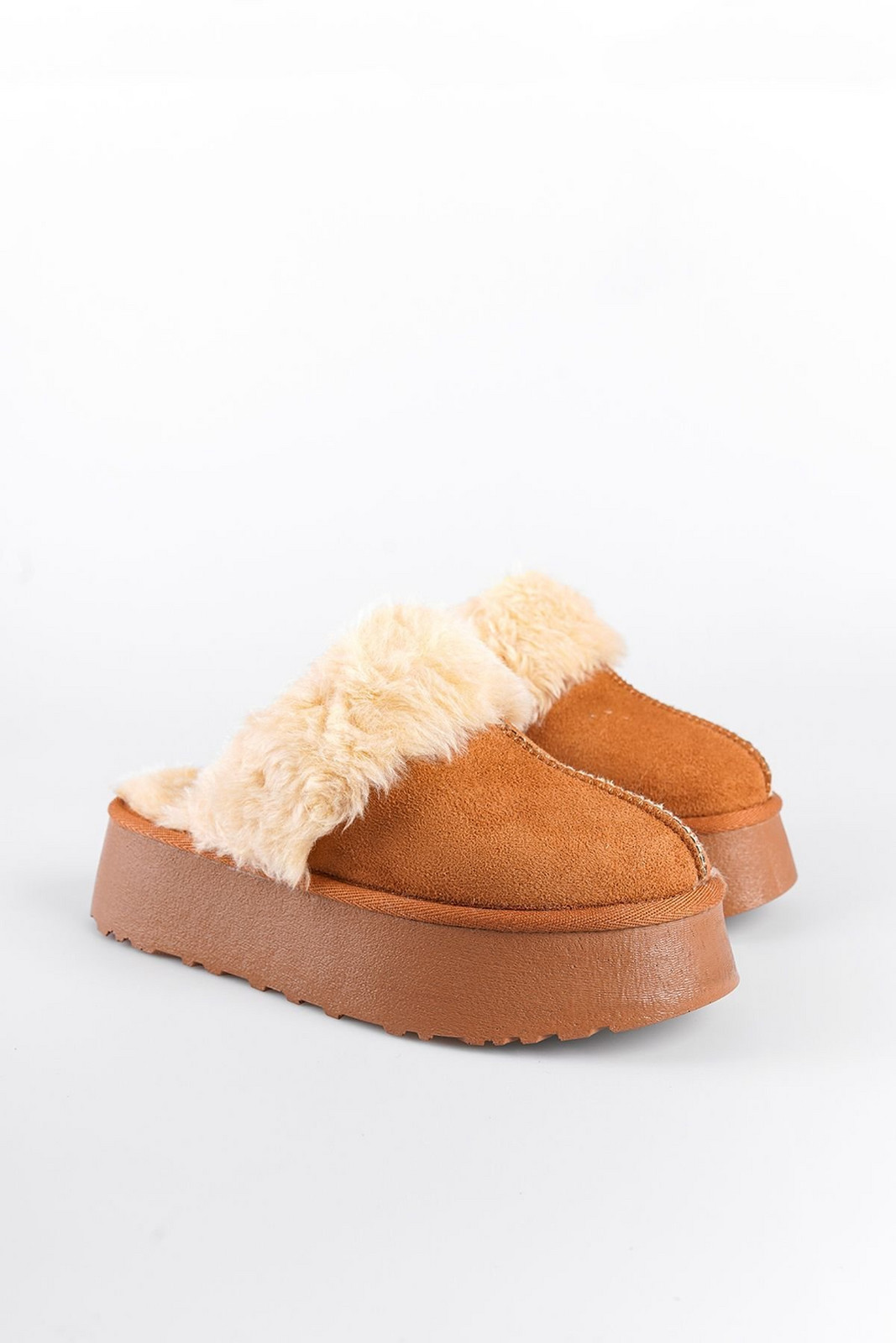 Capone Outfitters Furry Closed Toe Women's Slippers