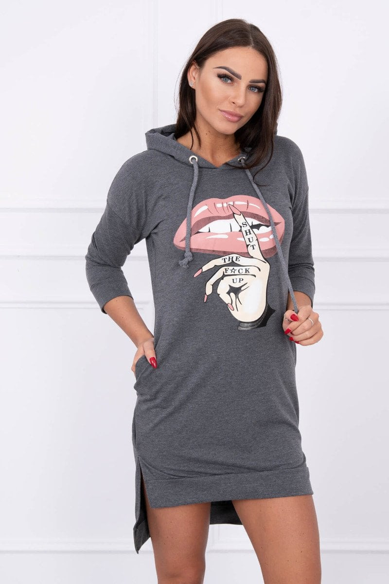 Šaty s delším zadním dílem a barevným grafitovým potiskem