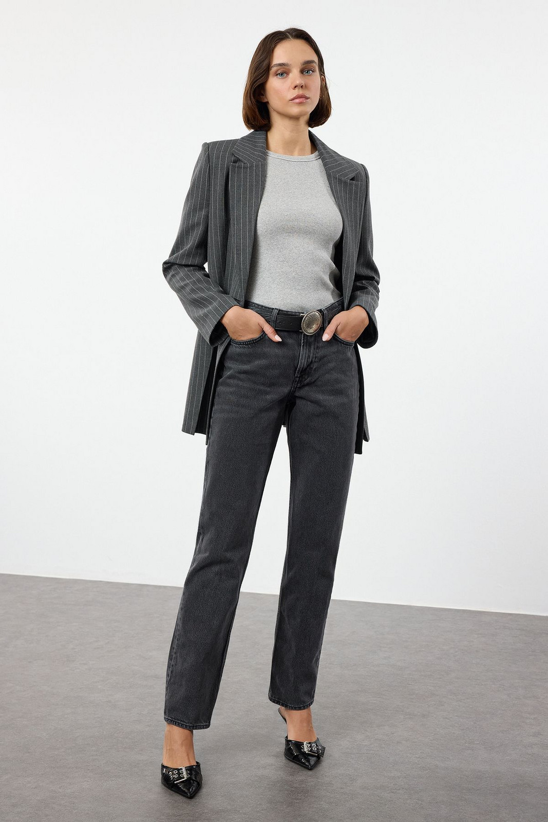 Trendyol Black Low Waist Comfort Straight Jeans