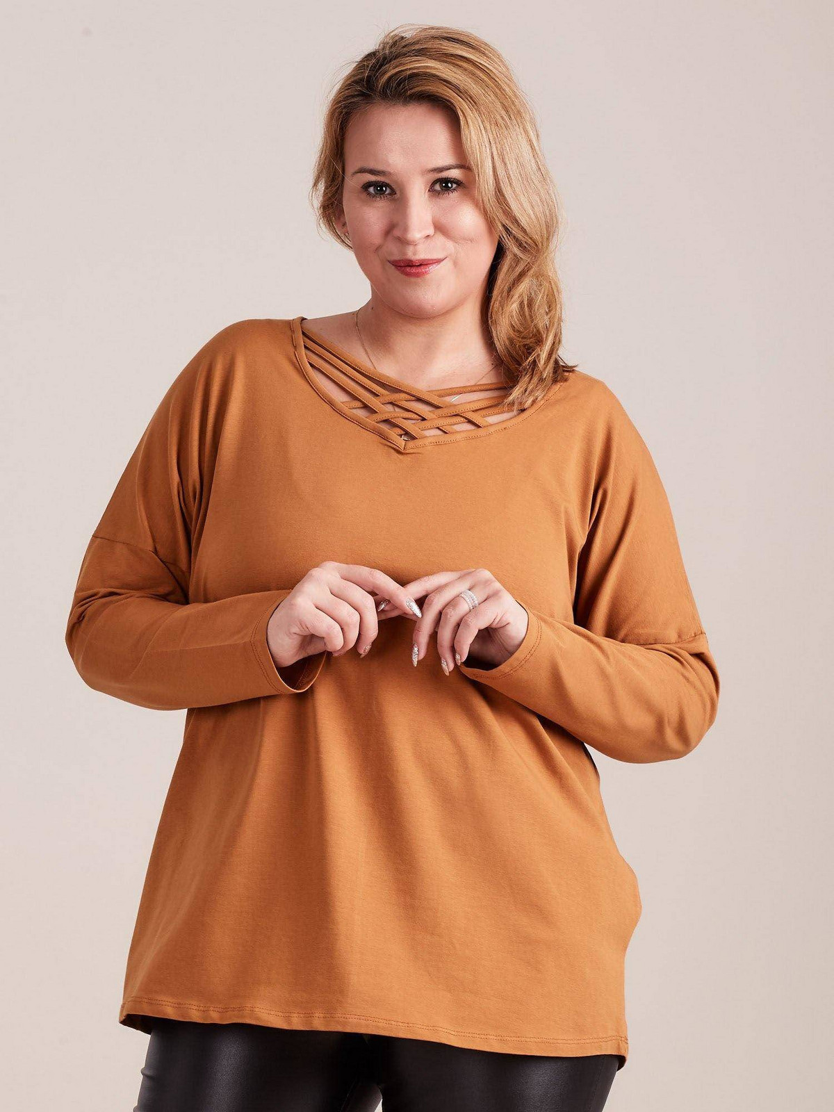 Blouse with a braided neckline brown