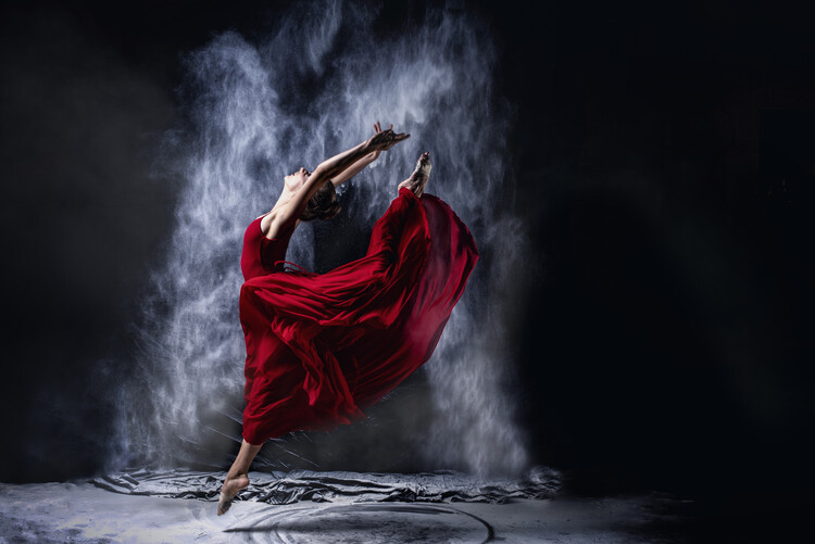 Petr Kleiner Fotografie Red Dancing, Petr Kleiner, 40 × 26.7 cm