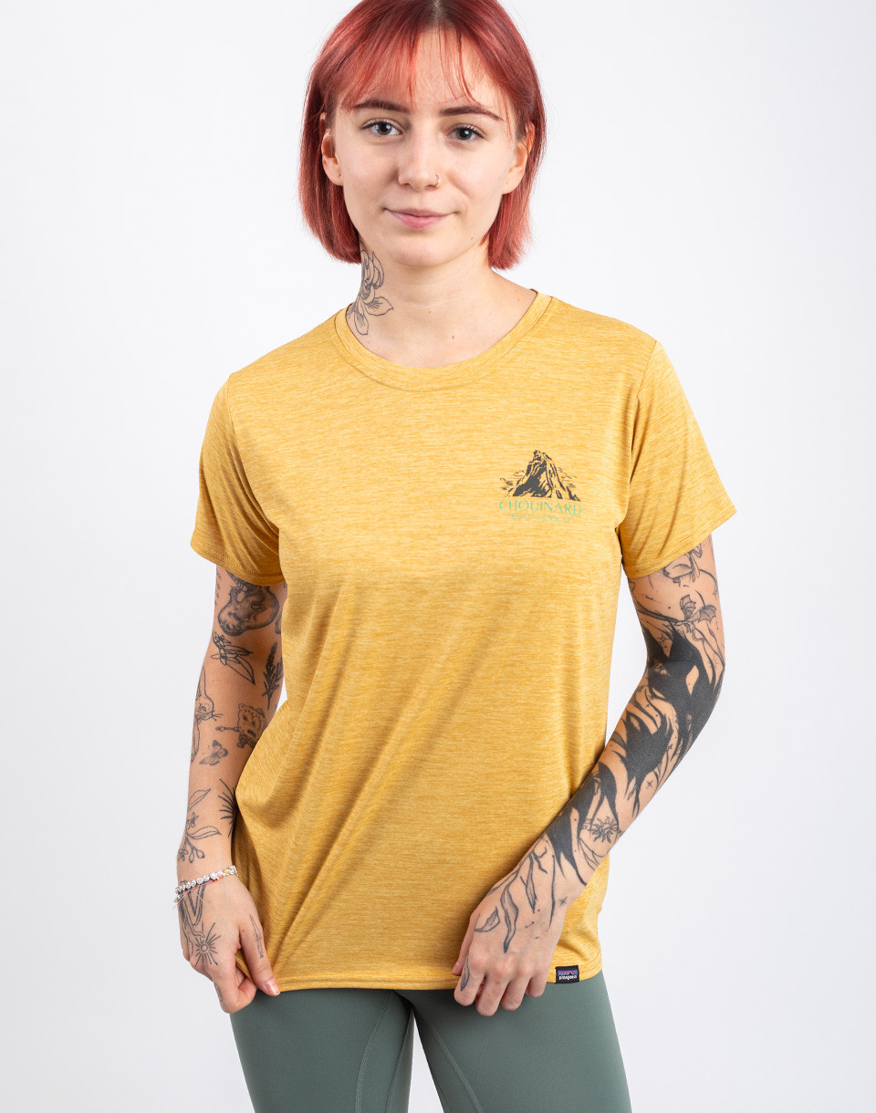 Patagonia W's Cap Cool Daily Graphic Shirt - Lands Chouinard Crest: Beeswax Tan X-Dye XS