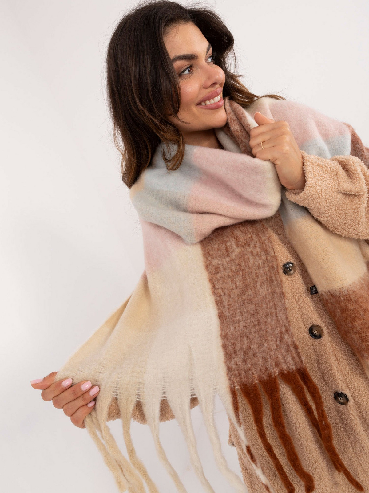 Světle hnědý a béžový silný zimní šátek