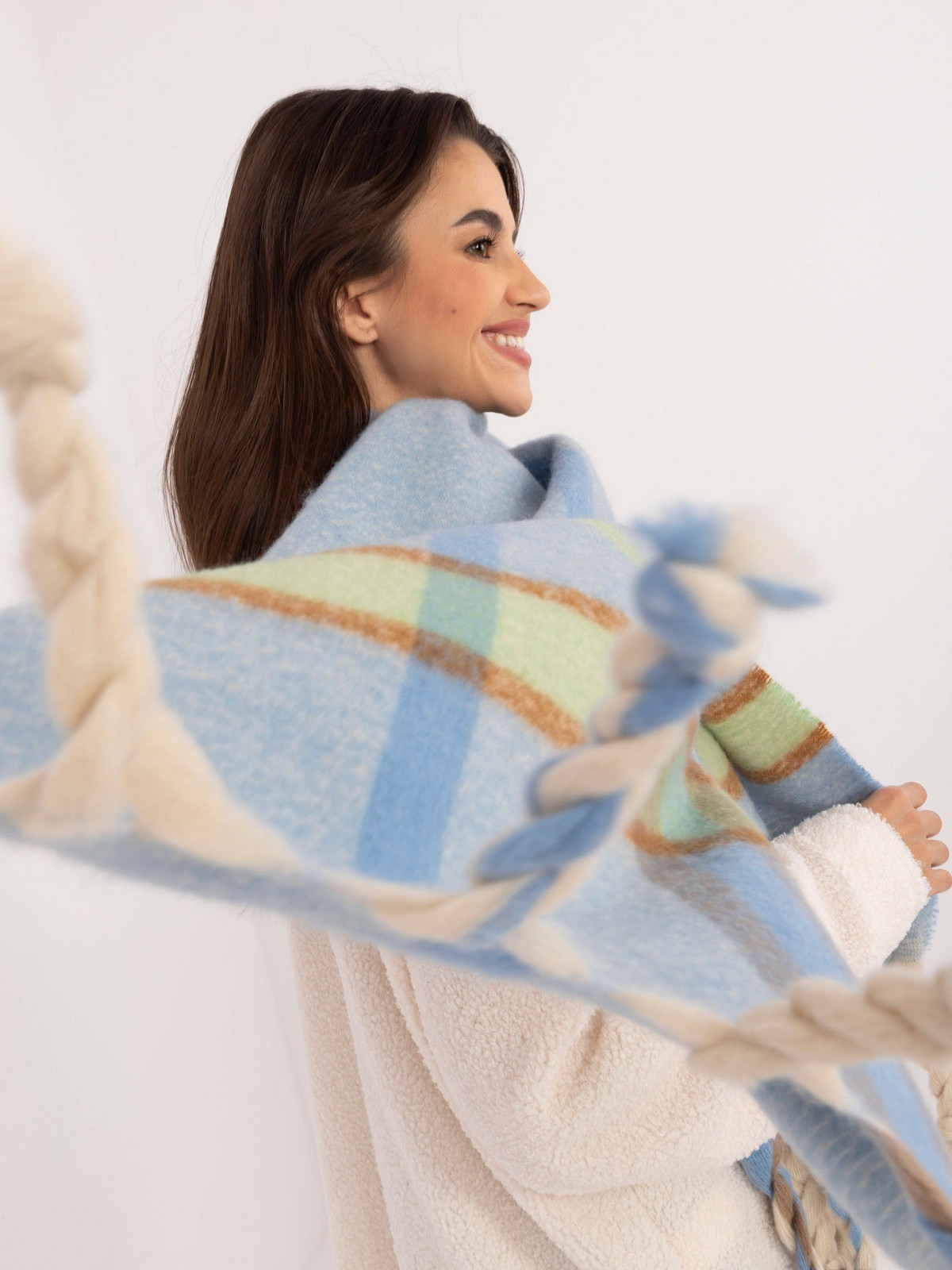 Světle modrý hřejivý kostkovaný šátek