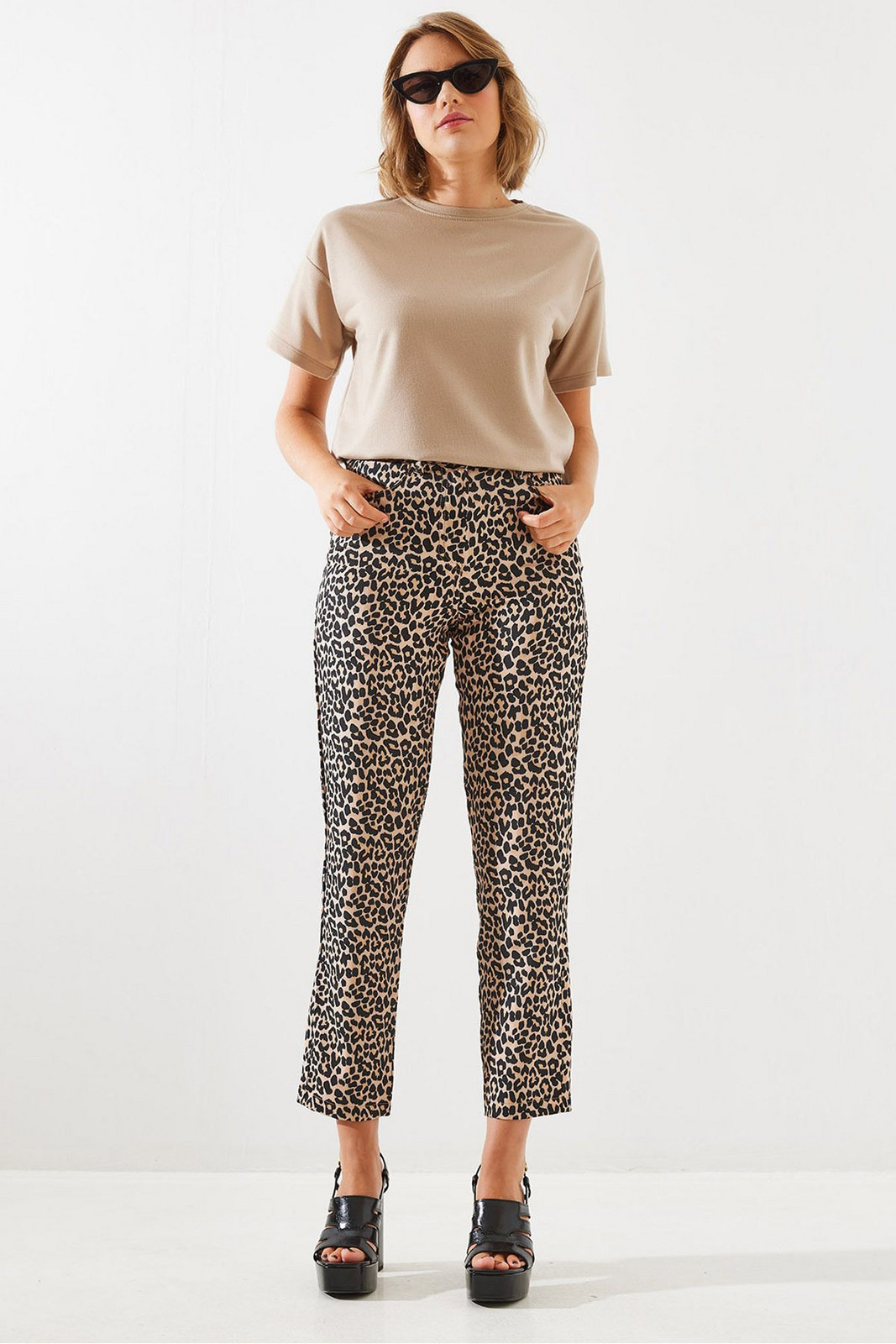 Bianco Lucci Women's Leopard Print Trousers MBMS007