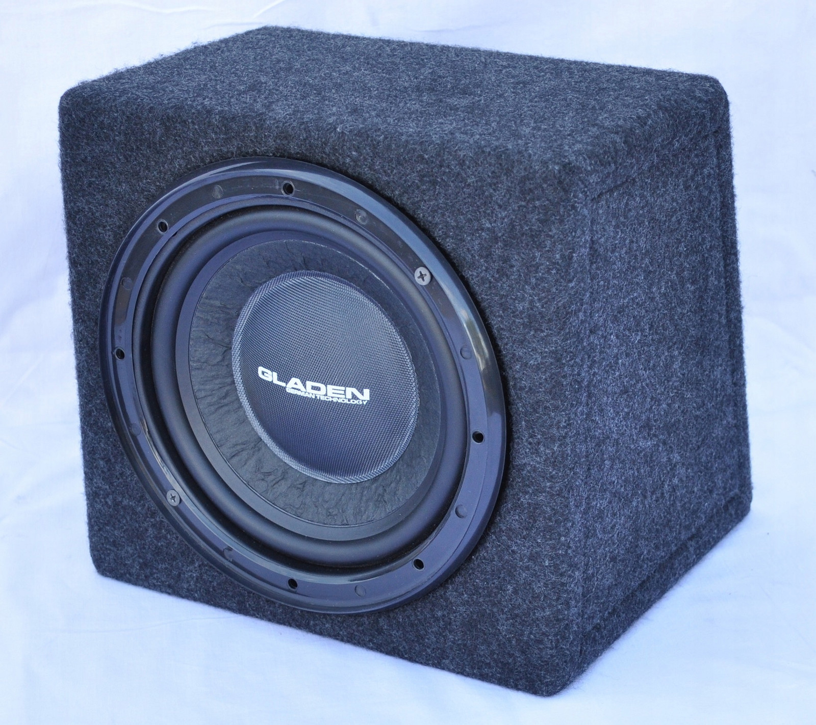 Gladen RS-08 Nejlepší Subwoofer Ve Třídě Do 600 Pln