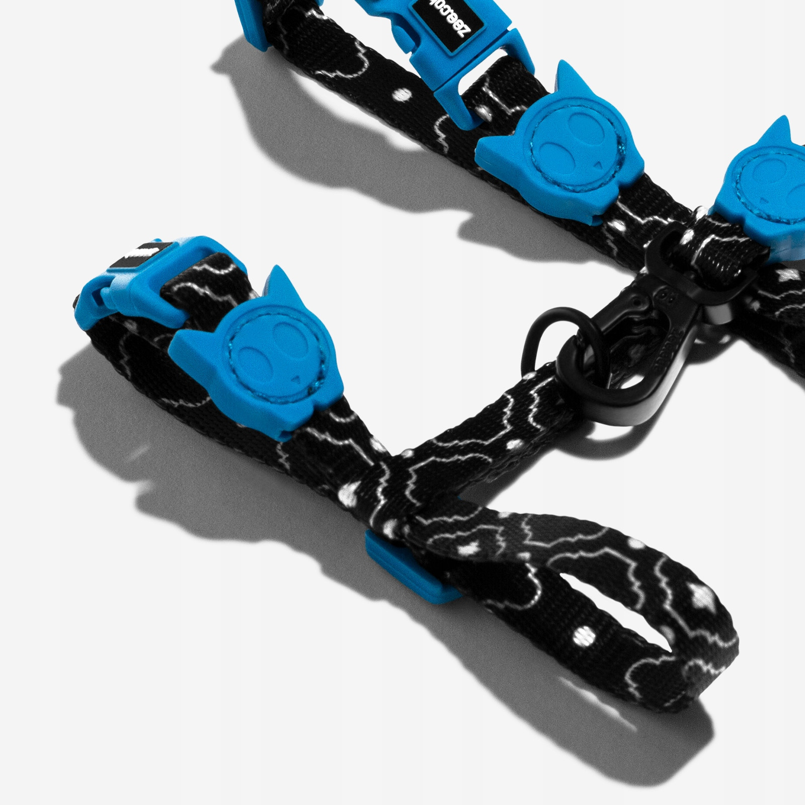 Postroj vodítko materiál pro kočky Zee Cat vel. 120 cm 30 cm vícebarevná