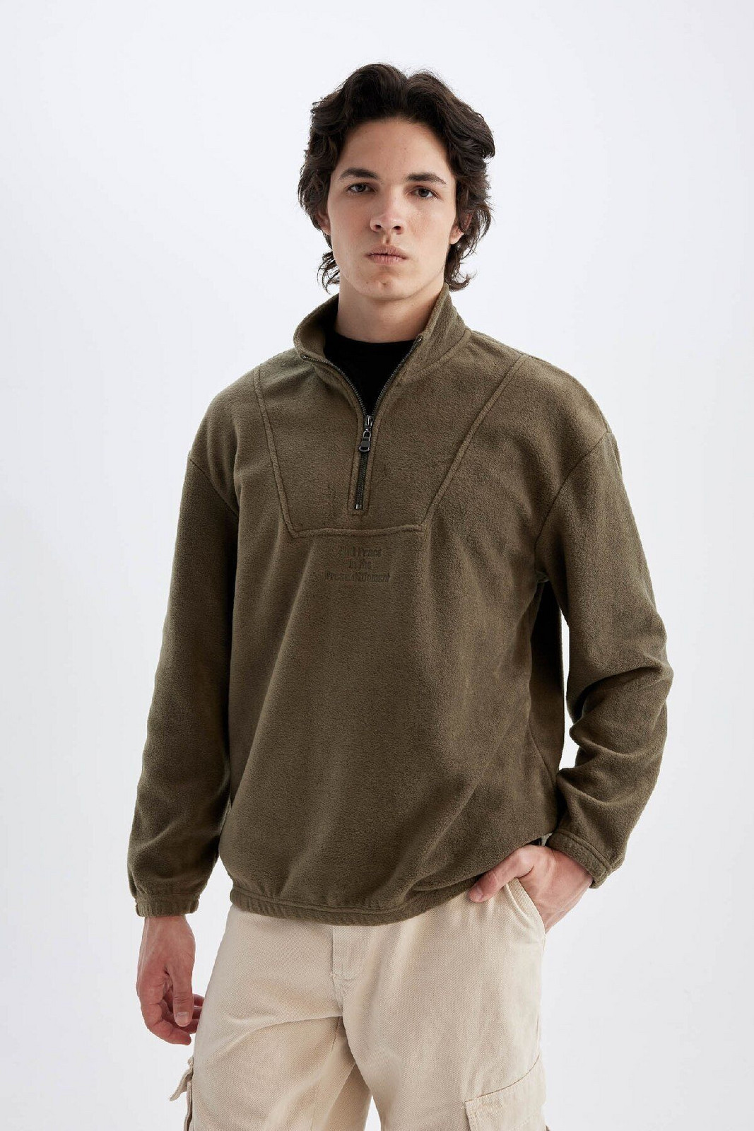 DEFACTO Comfort Regular Fit Casual Fit Stand Collar Printed Fleece Sweatshirt